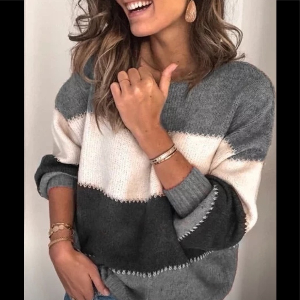 Women’s long sleeve knitted sweater!